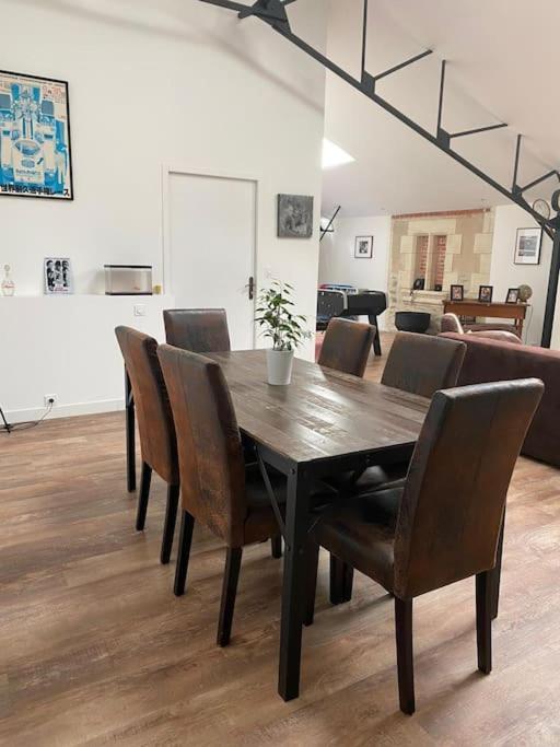 Loft Proche Centre Ville Hotes Habitant A L Etage ลาวาล ภายนอก รูปภาพ