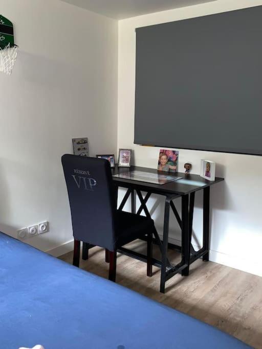 Loft Proche Centre Ville Hotes Habitant A L Etage ลาวาล ภายนอก รูปภาพ