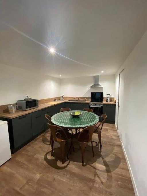 Loft Proche Centre Ville Hotes Habitant A L Etage ลาวาล ภายนอก รูปภาพ